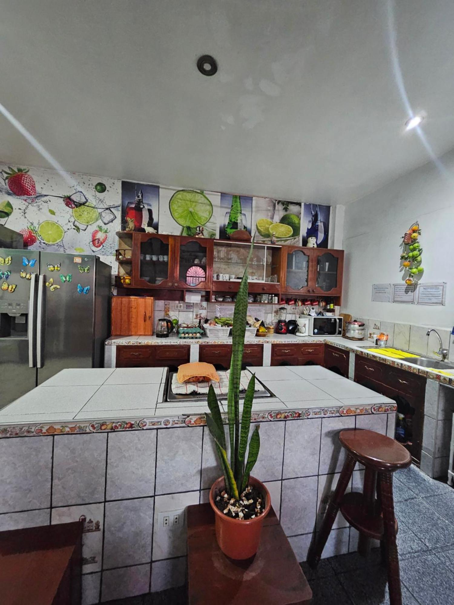 Hotel Sarisa House Iquitos Exterior foto