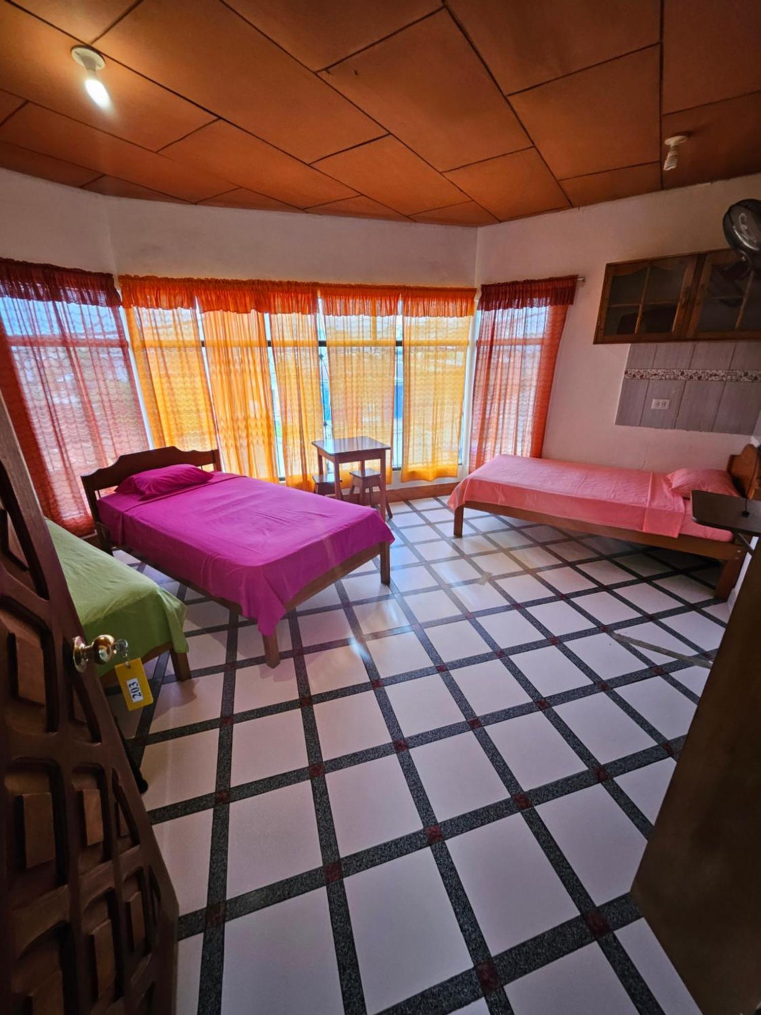 Hotel Sarisa House Iquitos Exterior foto