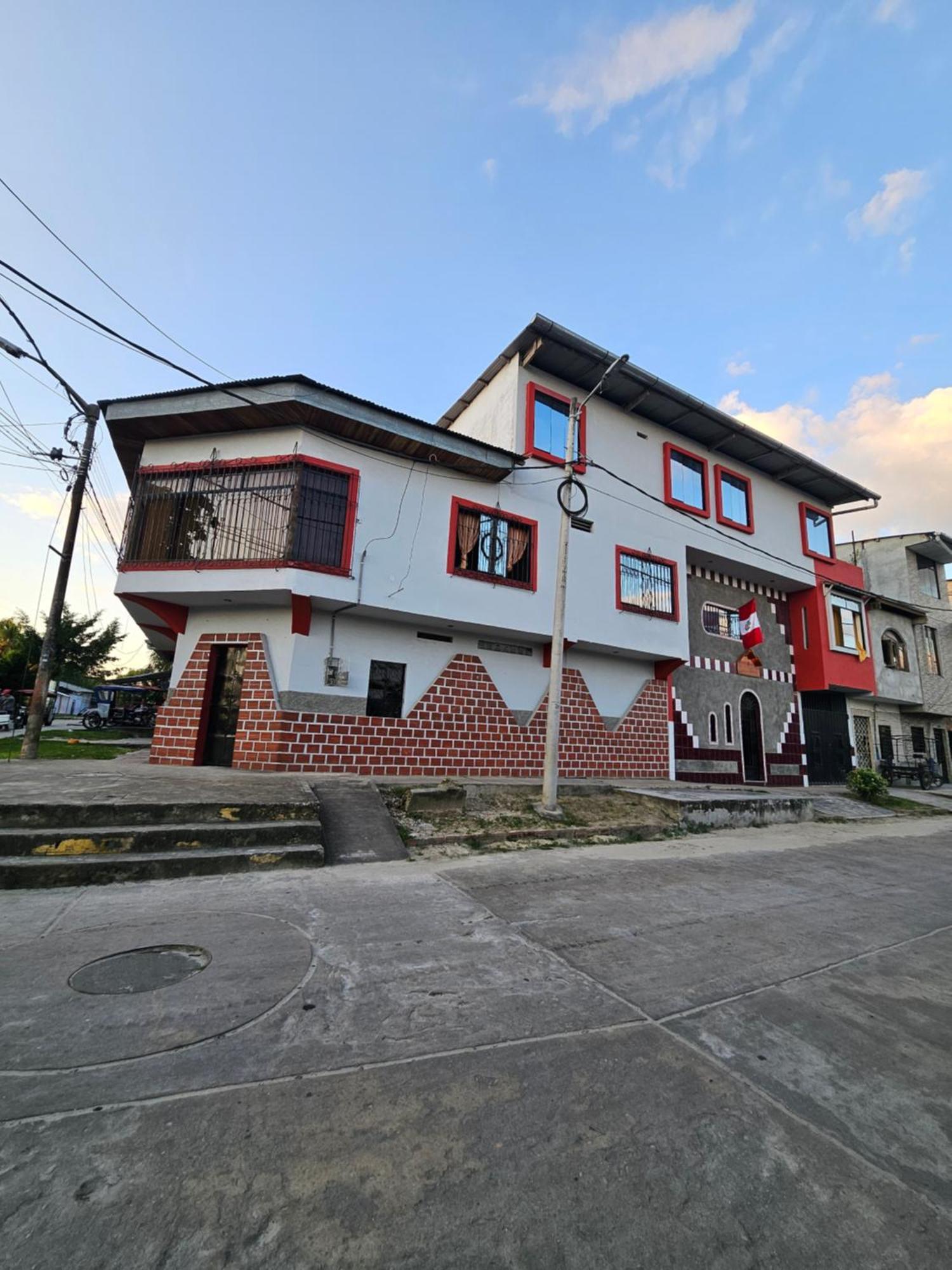 Hotel Sarisa House Iquitos Exterior foto